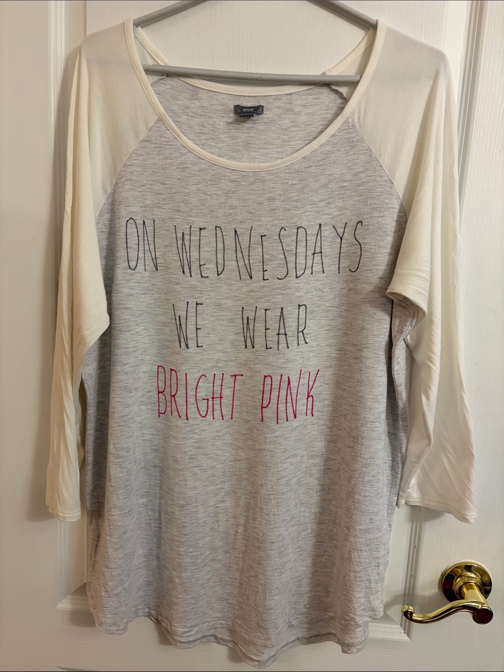 Women's Raglan Graphic Top - Cream 3/4 Sleeves with Light Gray Body